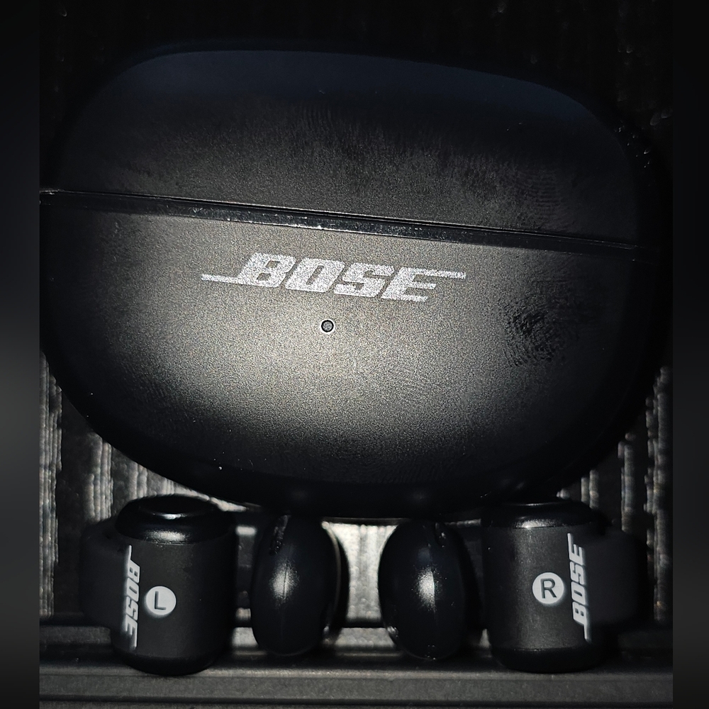 Bose Ultra Open Earbuds - Black - Picture 4 of 10